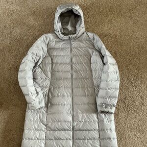 Eddie Bauer Women's Light Gray Hooded Duffle Jacket, size XXL